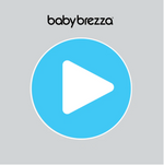 Auf grauem Hintergrund befindet sich zentriert ein blauer Kreis mit einem weißen Play-Button. Darüber steht „Babybrezza.de“ in schwarzer, abgerundeter Schrift und greift damit das schlichte Design der Formula Pro Advanced inkl. zusätzlichem Milchpulvertrichter auf. - product thumbnail