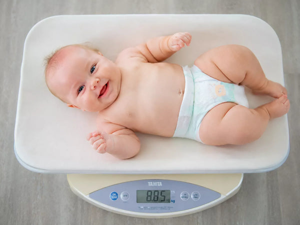 Gewichtszunahme Baby: Tabelle nach Alter und Rechner