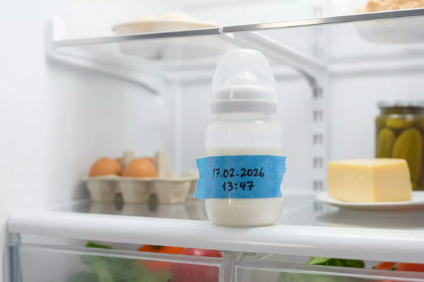 Haltbarkeit von Muttermilch: So lange kannst du abgepumpte Muttermilch aufbewahren