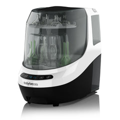 Der Babybrezza.de Bottle Washer Pro ist ein Tisch-Babyflaschenreiniger zum Waschen, Sterilisieren und Trocknen mit transparentem Deckel, digitalem Bedienfeld und HEPA-Trocknung zum Reinigen von Babyflaschen und Zubehör in einer All-in-One-Lösung.