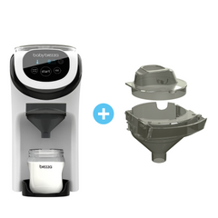 Ein Bild zeigt den Formula Pro Mini inkl. zusätzlichem Milchpulvertrichter von Babybrezza.de mit einem Marken-Bedienfeld mit Knöpfen. Zwei abnehmbare Teile sind mit einem „+“ gekennzeichnet, und an der Unterseite befindet sich eine mit „brezza“ beschriftete Flasche, die sich perfekt für die effiziente Milchzubereitung eignet.