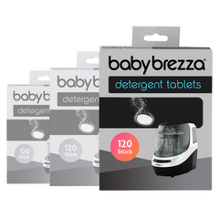 Abgebildet sind drei Packungen mit den Bottle Washer Pro Reinigungstabletten – 360 Stück von Baby Brezza.de, jeweils mit 120 Stück beschriftet. Die Verpackung ist überwiegend grau mit rosa Akzenten, die die Menge hervorheben, und enthält Abbildungen einer Reinigungstablette und eines Geschirrspülers, ideal für Ihren Bottle Washer Pro®.