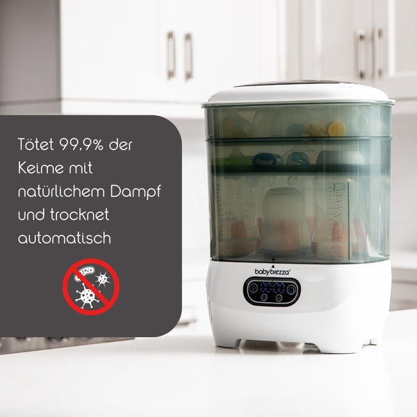 Auf der Arbeitsplatte steht ein weiß-grauer Babybrezza.de Sterilisatortrockner Advanced mit Digitalanzeige. Er verfügt über 4-in-1-Funktionalität, einschließlich automatischer Trocknung, und wird auf Deutsch vermarktet, um 99,9 % aller Keime mit natürlichem Dampf abzutöten, und ist mit einer Grafik zur Keimvermeidung versehen. - product thumbnail