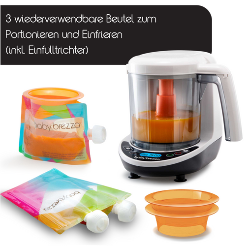 Der Instant Warmer & Food Maker Deluxe von Babybrezza.de, gefüllt mit Orangenpüree, wird mit drei wiederverwendbaren Beuteln zum Portionieren und Einfrieren geliefert. Zusätzlich liegen zwei leuchtend orangefarbene Kunststoffschalen bei. Eine schwarze Textblase lautet: „3 wiederverwendbare Beutel zum Portionieren und Einfrieren (inkl. Einfülltrichter).“. - product thumbnail