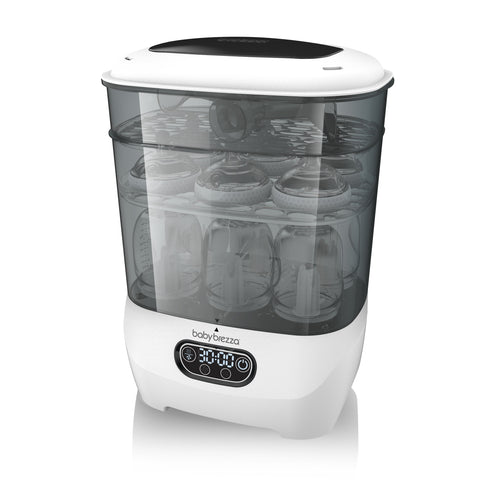 Der Babybrezza.de Sterilizer Dryer Advanced: Automatischer Babyflaschen-Sterilisator verfügt über eine transparente obere Kammer, eine weiße Basis und ein digitales Bedienfeld für eine effiziente Babyflaschen-Sterilisation mit modernem Dampfsterilisator. - product thumbnail